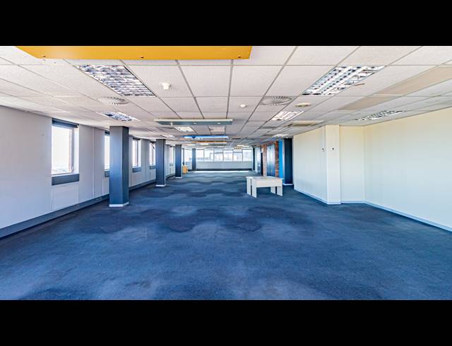 1,100M² OFFICE TO LET IN FERNDALE